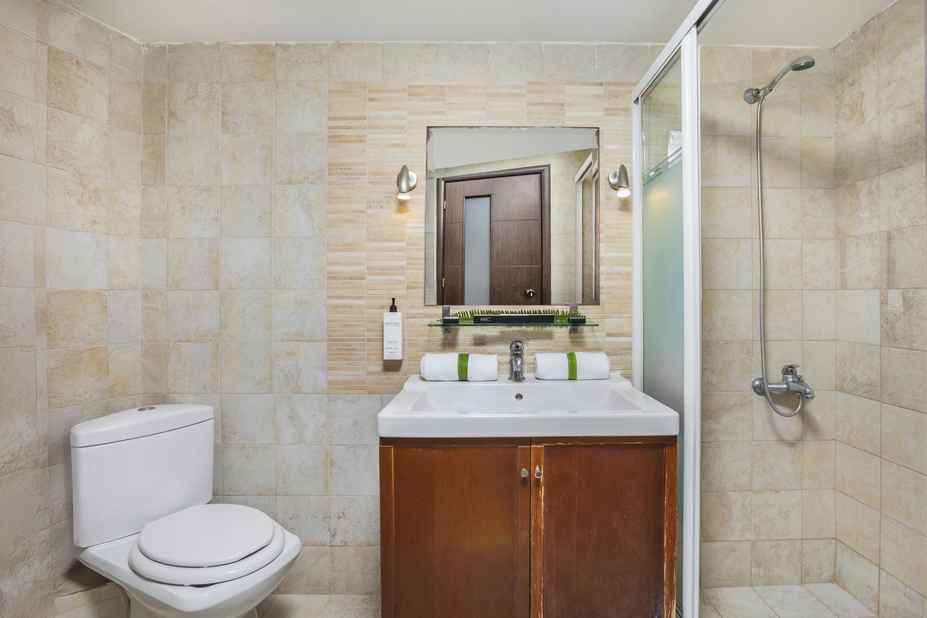 Tiara Holidays - Ohana Hotel - Two Bedroom Family Apartment - kupatilo